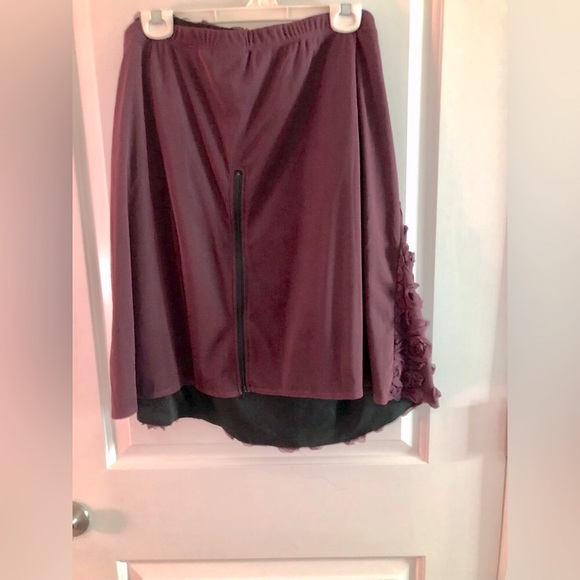 Torrid sz 4 tube top with 3-D rosettes GUC - Picture 3 of 5